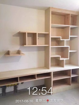 书房的书架和书桌合二为一|木工施工